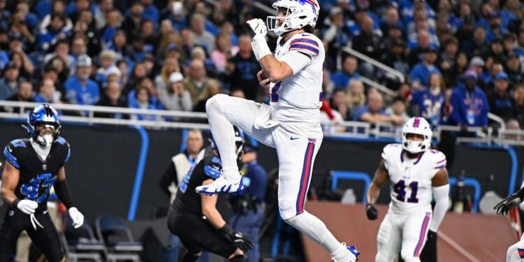 Josh Allen jumps into end zone