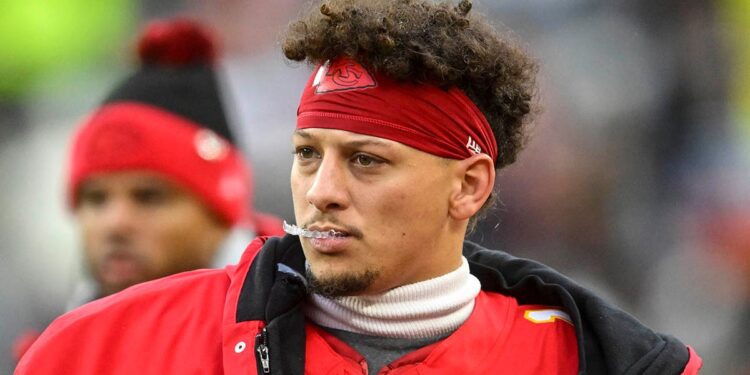 Patrick Mahomes on sideline