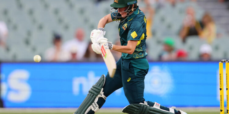 ADELAIDE, AUSTRALIA - JANUARY 25: Beth Mooney of Australia during game three of the T20 International Women's Ashes series at Adelaide Oval on January 25, 2025 in Adelaide, Australia. (Photo by Sarah Reed - CA/Cricket Australia via Getty Images)