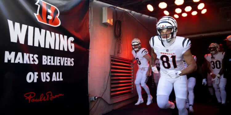 Cincinnati Bengals wide receiver Jermaine Burton (81) runs onto the field before the NFL game against the Philadelphia Eagles at Paycor Stadium in Cincinnati on Sunday, Oct. 27, 2024.PHOTO USA TODAY SPORTS IMAGES