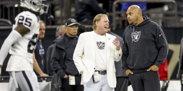 NEW  ORLEANS, LOUISIANA - DECEMBER 29: Mark Davis owner of the Las Vegas Raiders talks with head coach Antonio Pierce before a game against the New Orleans Saints at the Caesars Superdome on December 29, 2024 in New Orleans, Louisiana.  (Photo by Derick E. Hingle/Getty Images)