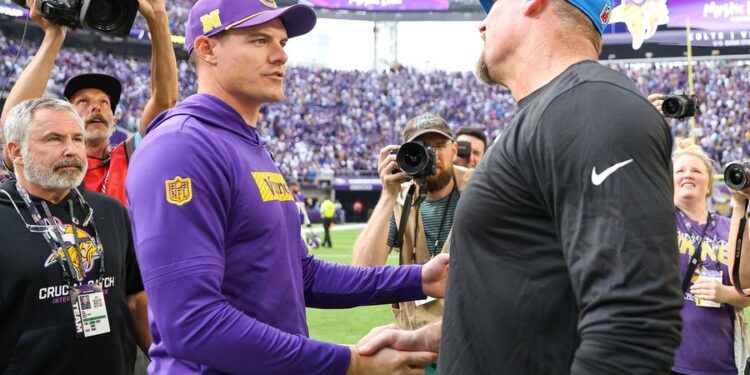 NFL: Detroit Lions at Minnesota Vikings