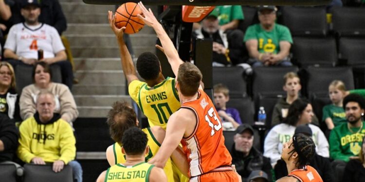 NCAA Basketball: Illinois at Oregon