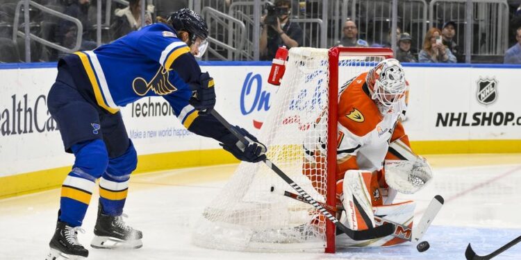 NHL: Anaheim Ducks at St. Louis Blues