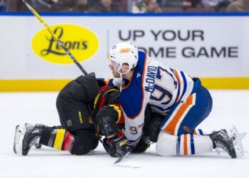 NHL: Edmonton Oilers at Vancouver Canucks