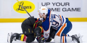 NHL: Edmonton Oilers at Vancouver Canucks