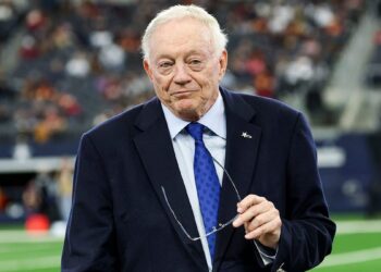 Jerry Jones at Cowboys-Commanders