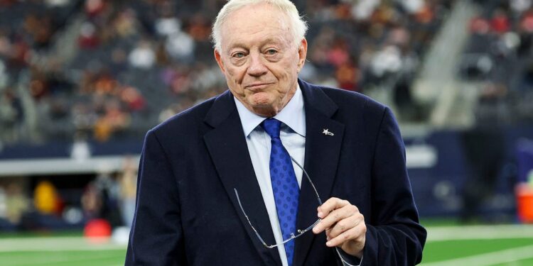 Jerry Jones at Cowboys-Commanders