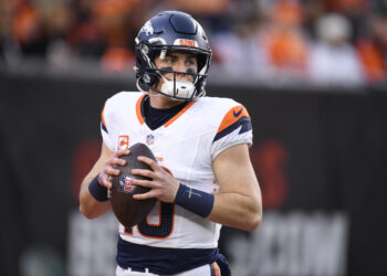 CINCINNATI, OH - DECEMBER 28: Denver Broncos Quarterback Bo Nix (10) warms up before the NFL football game between the Denver Broncos and the Cincinnati Bengals on December 28, 2024, at Paycor Stadium in Cincinnati, Ohio. (Photo by Michael Allio/Icon Sportswire via Getty Images)