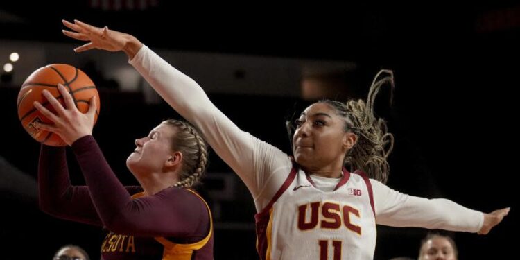 Southern California guard Kennedy Smith (11) defends against Minnesota guard Grace Grocholski.