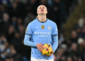 Manchester City's Norwegian striker #09 Erling Haaland reacts after the team conceded the opening goal during the English Premier League football match between Manchester City and Chelsea at the Etihad Stadium in Manchester, north west England, on January 25, 2025. (Photo by Oli SCARFF / AFP) / RESTRICTED TO EDITORIAL USE. No use with unauthorized audio, video, data, fixture lists, club/league logos or 'live' services. Online in-match use limited to 120 images. An additional 40 images may be used in extra time. No video emulation. Social media in-match use limited to 120 images. An additional 40 images may be used in extra time. No use in betting publications, games or single club/league/player publications. /  (Photo by OLI SCARFF/AFP via Getty Images)