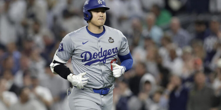 Shohei Ohtani #17 of the Los Angeles Dodgers