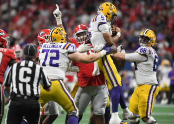 ATLANTA, GA - DECEMBER 03: Georgia Bulldogs Defensive Linemen Jalen Carter (88) holds LSU Tigers Quarterback Jayden Daniels (5) in the air during the SEC Championship game between the LSU Tigers and the Georgia Bulldogs on December 03, 2022, at Mercedes-Benz Stadium in Atlanta, GA. (Photo by Jeffrey Vest/Icon Sportswire via Getty Images)