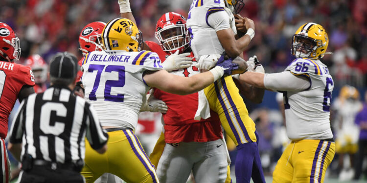 ATLANTA, GA - DECEMBER 03: Georgia Bulldogs Defensive Linemen Jalen Carter (88) holds LSU Tigers Quarterback Jayden Daniels (5) in the air during the SEC Championship game between the LSU Tigers and the Georgia Bulldogs on December 03, 2022, at Mercedes-Benz Stadium in Atlanta, GA. (Photo by Jeffrey Vest/Icon Sportswire via Getty Images)