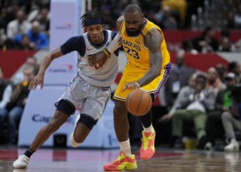 Washington Wizards guard Bilal Coulibaly (0) defends as Los Angeles Lakers forward LeBron James.