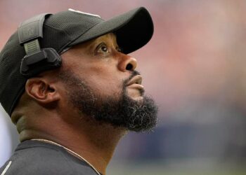 Mike Tomlin looks up