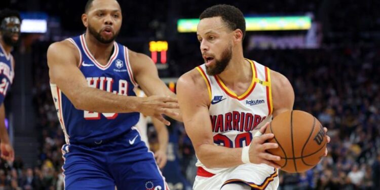 Stephen Curry playing for the Golden State Warriors.