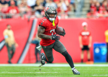 TAMPA, FL - DECEMBER 29: Tampa Bay Buccaneers Running Back Bucky Irving (7) carries the ball during the game between the Carolina Panthers and the Tampa Bay Buccaneers on December 29, 2024 at Raymond James Stadium in Tampa, Florida. (Photo by Cliff Welch/Icon Sportswire via Getty Images)