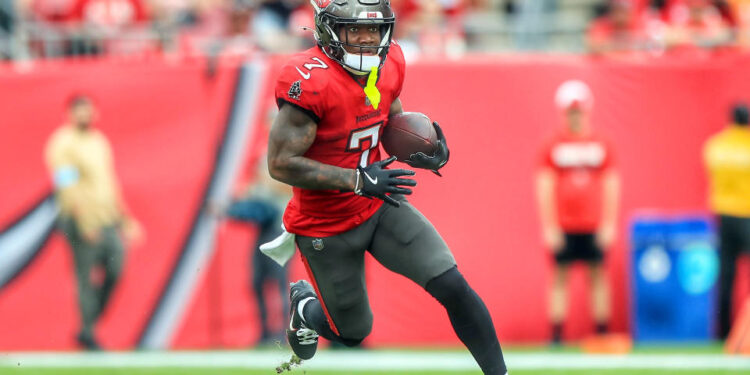 TAMPA, FL - DECEMBER 29: Tampa Bay Buccaneers Running Back Bucky Irving (7) carries the ball during the game between the Carolina Panthers and the Tampa Bay Buccaneers on December 29, 2024 at Raymond James Stadium in Tampa, Florida. (Photo by Cliff Welch/Icon Sportswire via Getty Images)