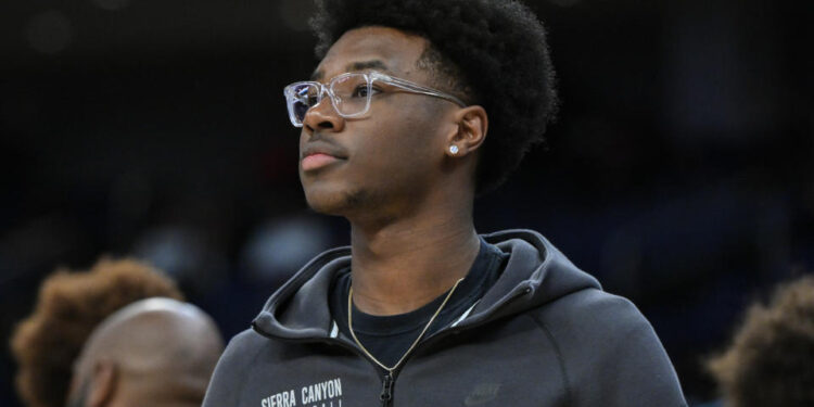 ELMONT, NY - Bryce James will be playing his college basketball for the Arizona Wildcats beginning next season. He is currently a three-star shooting guard at Sierra Canyon High School in California. (Photo by Jonathan Jones/Icon Sportswire via Getty Images)