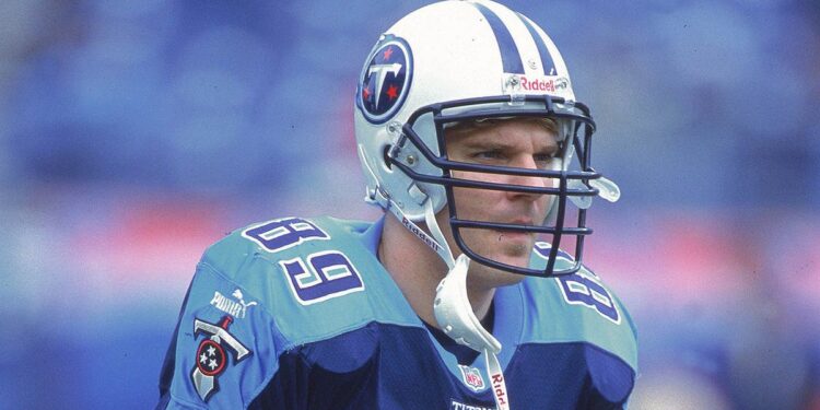 Frank Wycheck in a Titans uniform