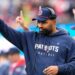 Jerod Mayo waves players over