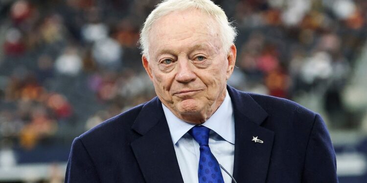 Jerry Jones at Cowboys-Commanders