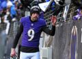 Justin Tucker interacts with fans