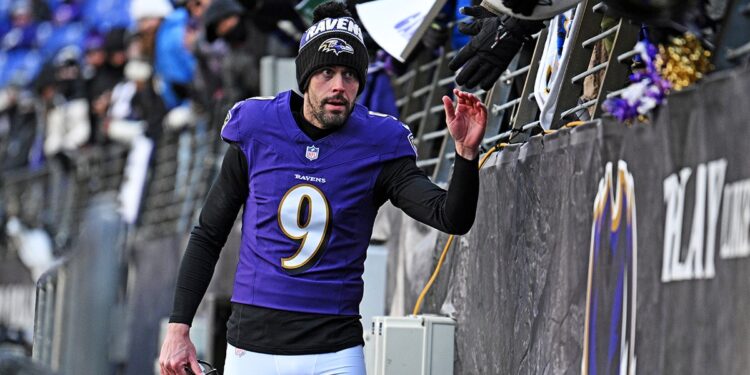 Justin Tucker interacts with fans