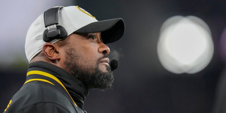 Mike Tomlin coaches