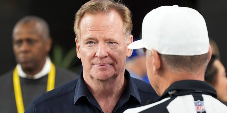 Roger Goodell talks to John Hussey