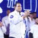 Sammy Sosa acknowledges crowd