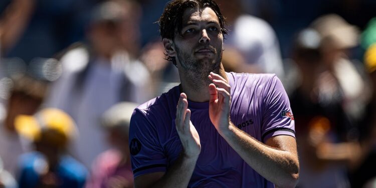 Taylor Fritz acknowledges crowd