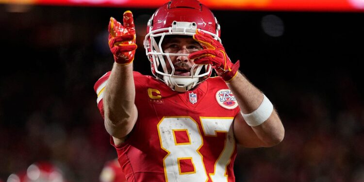 Travis Kelce points forward