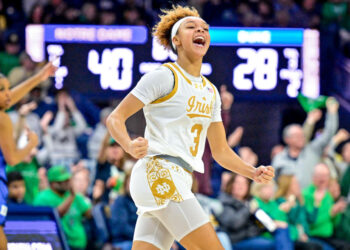 Hannah Hidalgo and the Fighting Irish cruised in their first game as the nation's No. 1 team. (Matt Cashore-Imagn Images