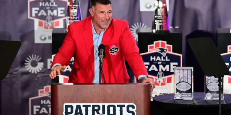 Oct 21, 2023; Foxborough, MA, USA; New England Patriots former linebacker and new head coach Mike Vrabel makes a speech at his 2023 Patriots Hall of Fame induction in the Cross Insurance Pavilion at Gillette Stadium. Mandatory Credit: Eric Canha-Imagn Images