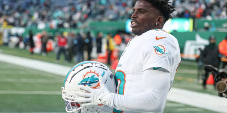 Jan 5, 2025; East Rutherford, New Jersey, USA; Miami Dolphins wide receiver Tyreek Hill (10) on the field before the game against the New York Jets at MetLife Stadium. Mandatory Credit: Vincent Carchietta-Imagn Images