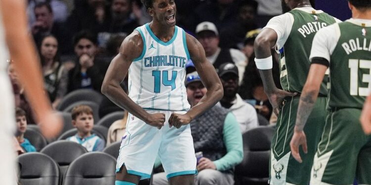 NBA: Milwaukee Bucks at Charlotte Hornets