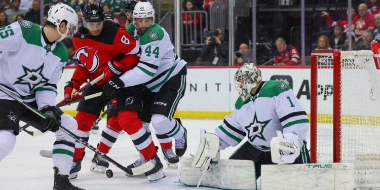 NHL: Dallas Stars at New Jersey Devils