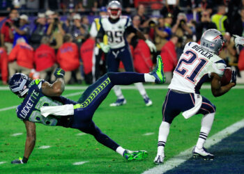 GLENDALE, AZ - FEBRUARY 01:  Malcolm Butler #21 of the New England Patriots intercepts a pass by  Russell Wilson #3 of the Seattle Seahawks intended for  Ricardo Lockette #83 late in the fourth quarter during Super Bowl XLIX at University of Phoenix Stadium on February 1, 2015 in Glendale, Arizona.  (Photo by Rob Carr/Getty Images)