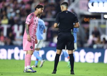 Lionel Messi and the referee of Inter Miami's draw vs NYCFC