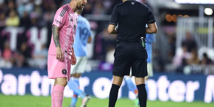 Lionel Messi and the referee of Inter Miami's draw vs NYCFC