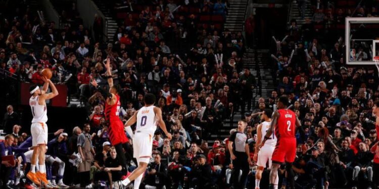 Devin Booker preparing to throw his three-pointer than broke the Phoenix Suns' scoring record.