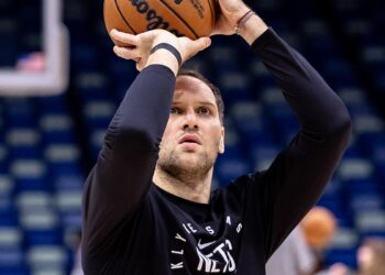 Bojan Bogdanovic shoots