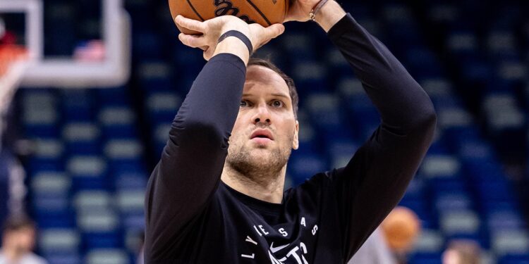 Bojan Bogdanovic shoots