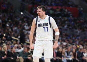 Los Angeles, CA, Tuesday, April 23, 2024 - Dallas Mavericks guard Luka Doncic (77) yells out after hitting a basket late in the game against the Clippers in game two of the NBA Western Conference playoffs at Crypto.Com Arena. (Robert Gauthier/Los Angeles Times)