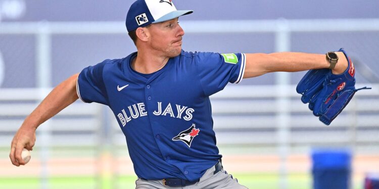 Chris Bassitt throws