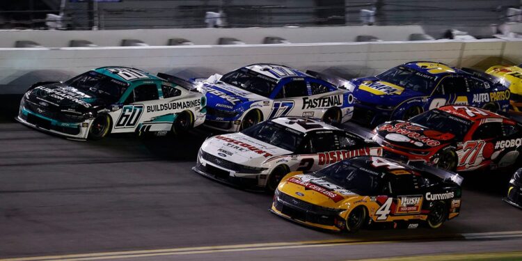 Daytona 500 cars race