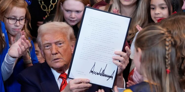 Donald Trump signs the executive order