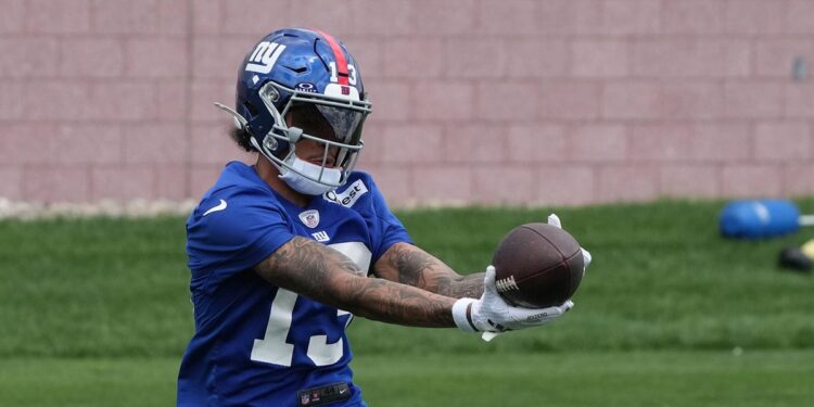 Jalin Hyatt catches pass at practice